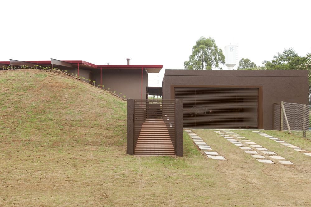 巴西 Laguna House | 融入自然的木石 Chalet