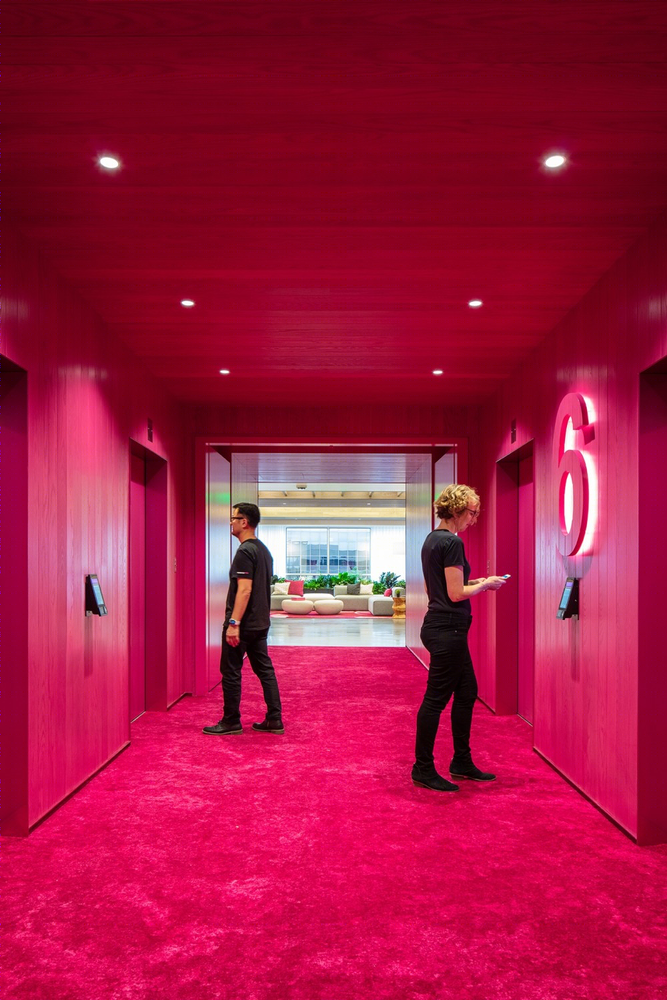 T-Mobile Bellevue 总部大楼，室内设计完美融合自然与活力
