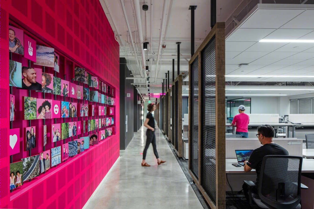 T-Mobile Bellevue 总部大楼，室内设计完美融合自然与活力