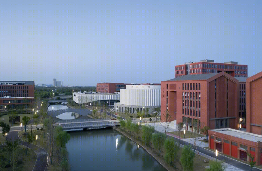 宁波大学科技学院 | 从地下通道到下沉广场的校园空间重构