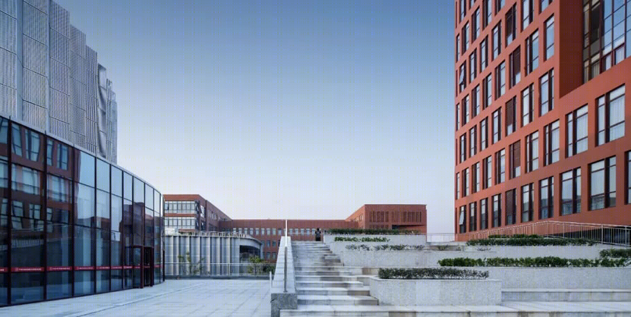 宁波大学科技学院 | 从地下通道到下沉广场的校园空间重构