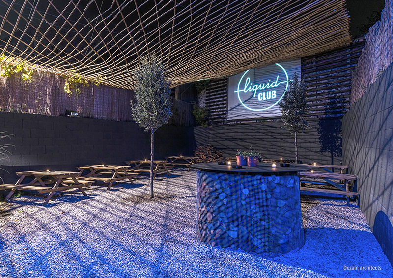Dezain Architects 打造工业风酒吧 | 自然光影营造温馨氛围