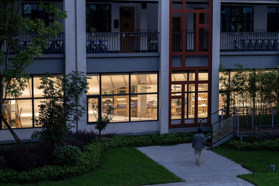 杭州余杭高级中学“书山”新华书店 | 知识庭院中的绿色温室
