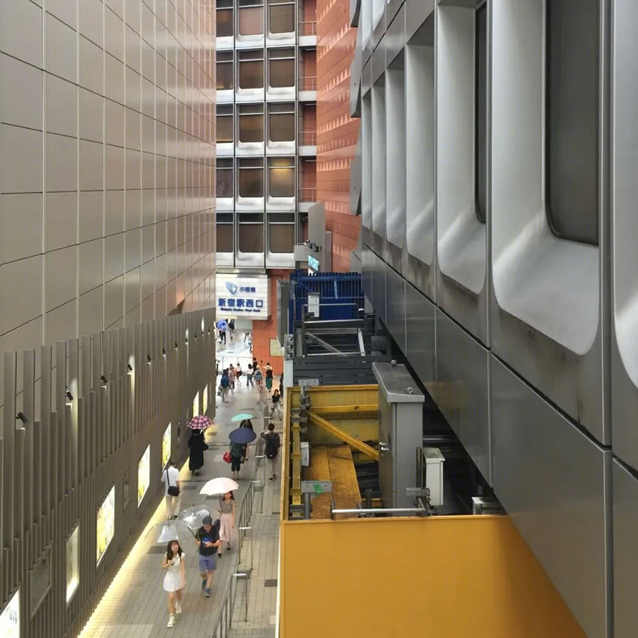 宁波大学科技学院 | 从地下通道到下沉广场的校园空间重构