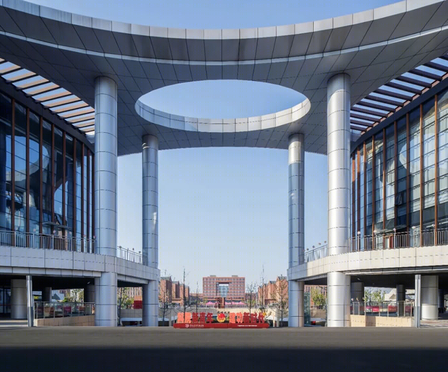 宁波大学科技学院 | 从地下通道到下沉广场的校园空间重构
