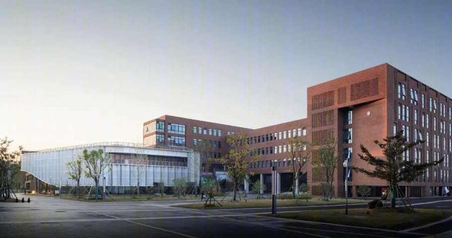 宁波大学科技学院 | 从地下通道到下沉广场的校园空间重构