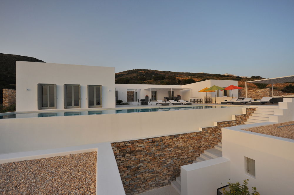 希腊 Paros 岛别墅建筑，融于景观的简约设计