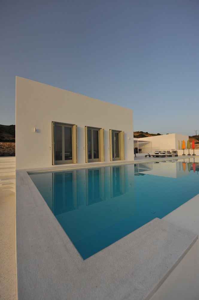 希腊 Paros 岛别墅建筑，融于景观的简约设计