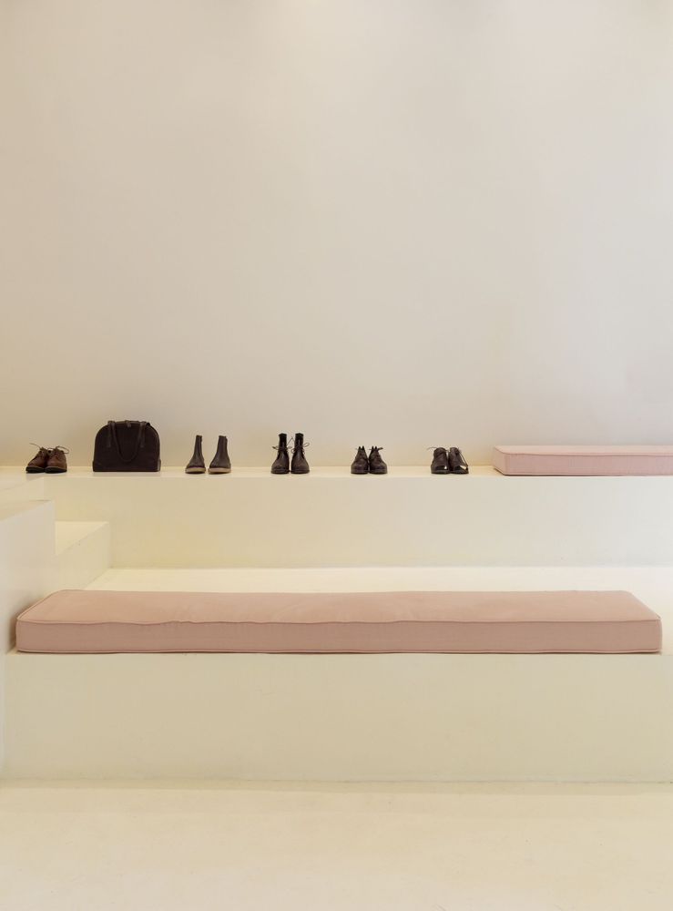 AR Arquitetos 打造融贯环境的鞋店设计