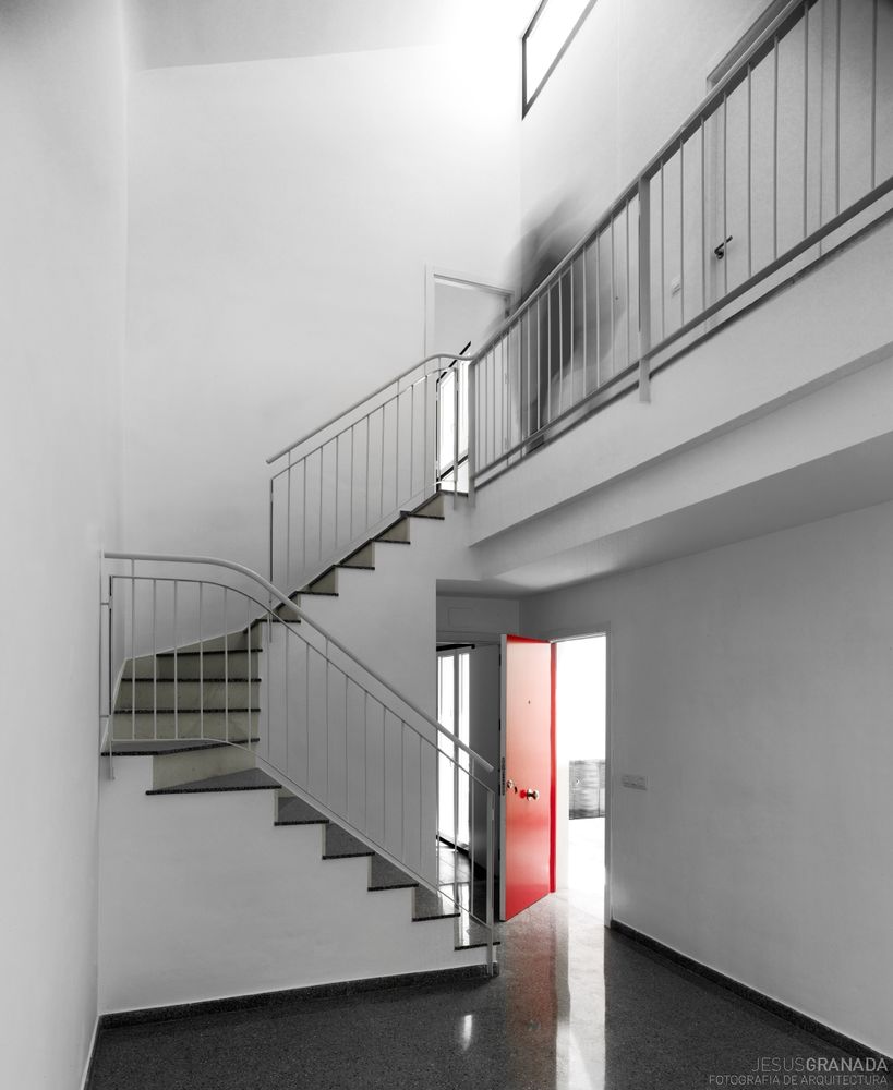 西班牙 Iznajar 村 18 间社会住宅 | 自然光线与传统布局的完美结合