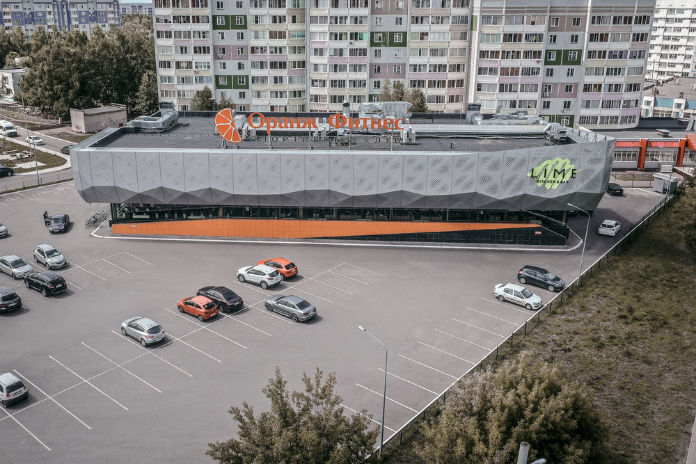 创新装饰立面，打造独特运动俱乐部