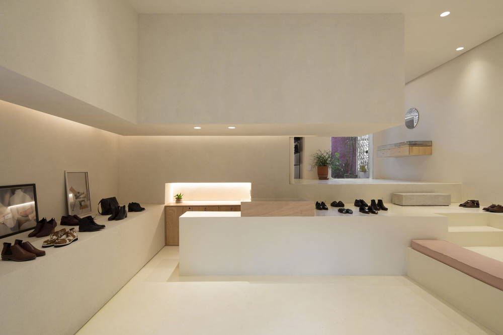 AR Arquitetos 打造融贯环境的鞋店设计