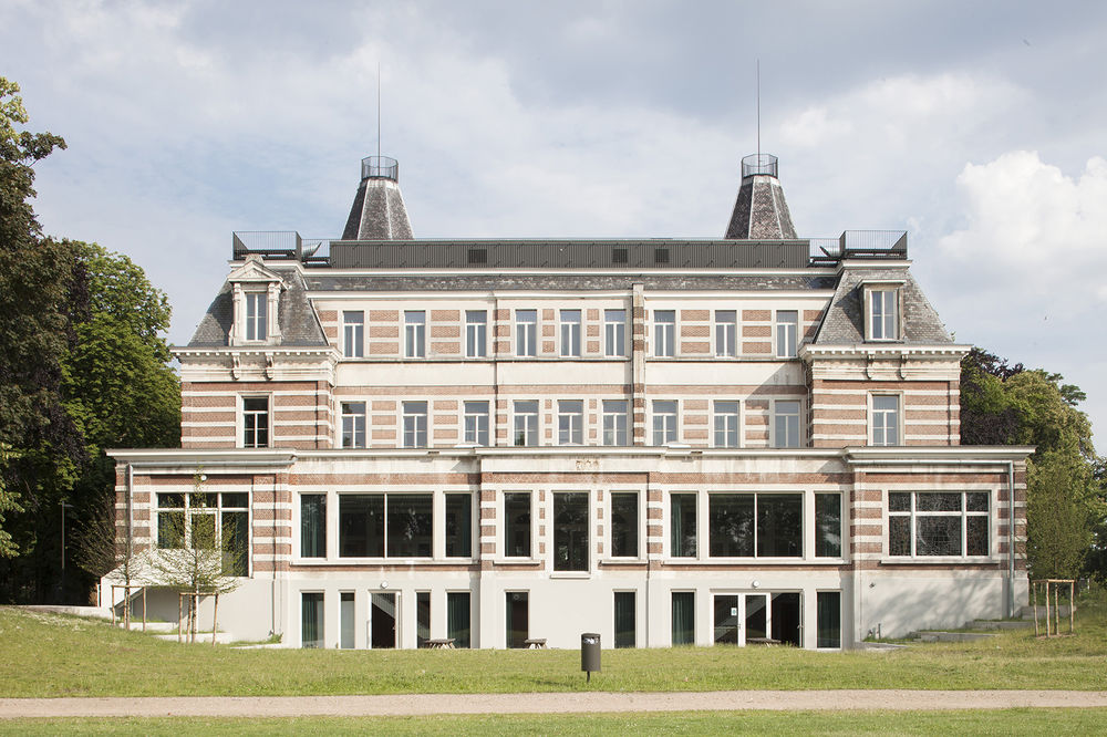 历史城堡变身现代学校 | Groenendaal 学院的创意改造