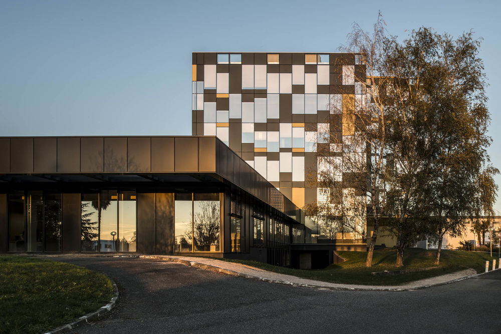 LCR ARCHITECTES 重塑欧瑞利斯总部，呈现环保科技美学