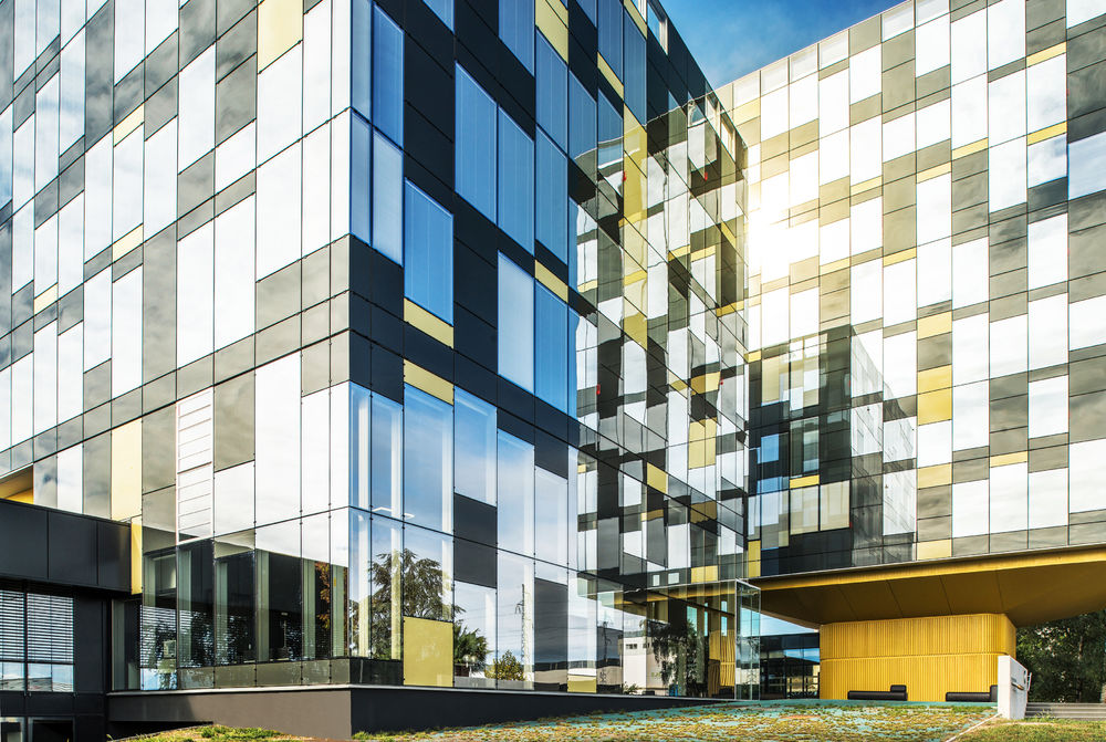 LCR ARCHITECTES 重塑欧瑞利斯总部，呈现环保科技美学
