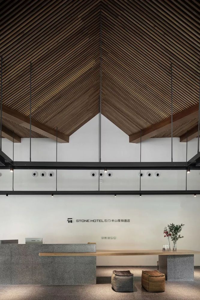 少华山石门半山度假酒店 | 石头与木条的生态共生设计