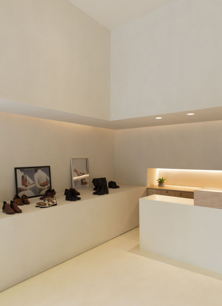 AR Arquitetos 打造融贯环境的鞋店设计