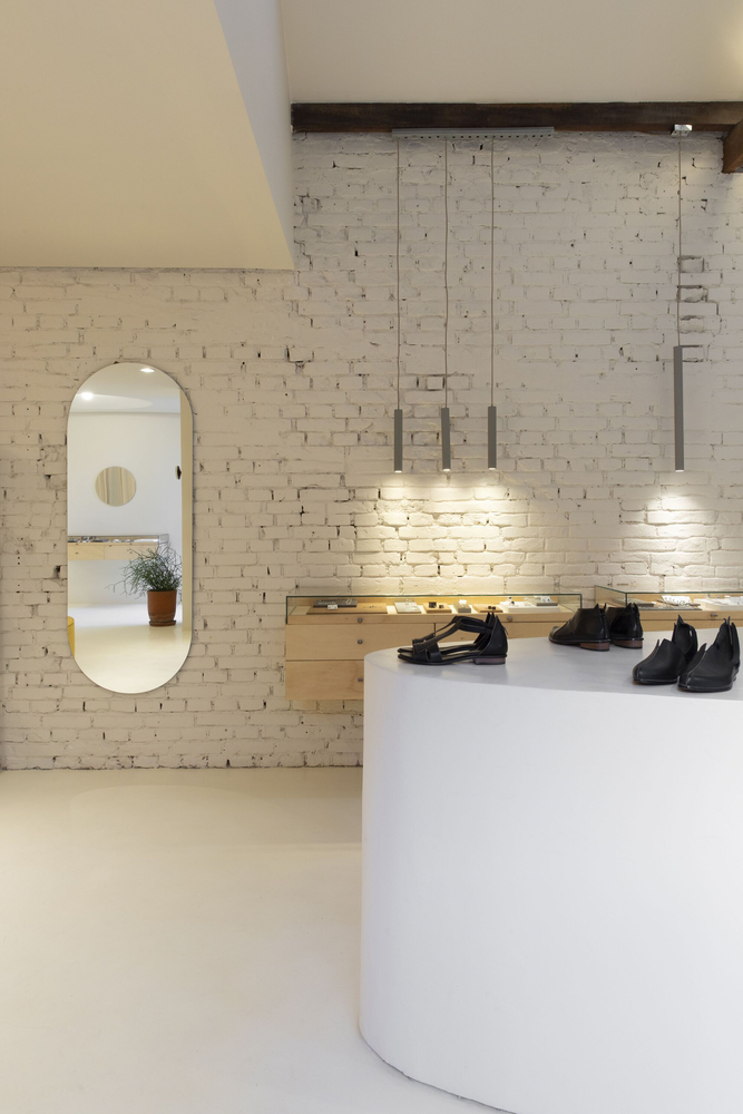 AR Arquitetos 打造融贯环境的鞋店设计