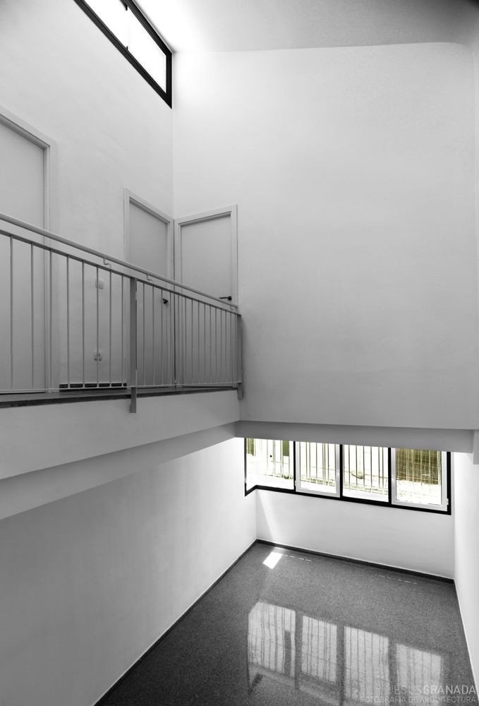 西班牙 Iznajar 村 18 间社会住宅 | 自然光线与传统布局的完美结合