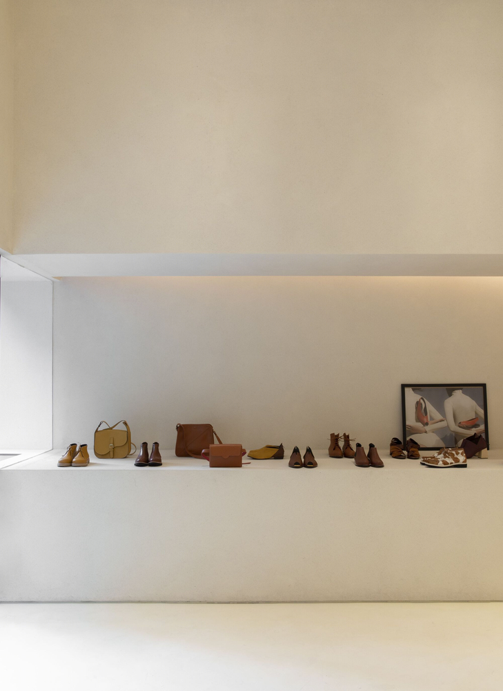 AR Arquitetos 打造融贯环境的鞋店设计