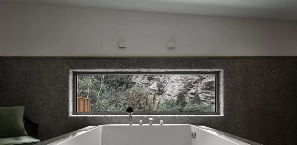 少华山石门半山度假酒店 | 石头与木条的生态共生设计