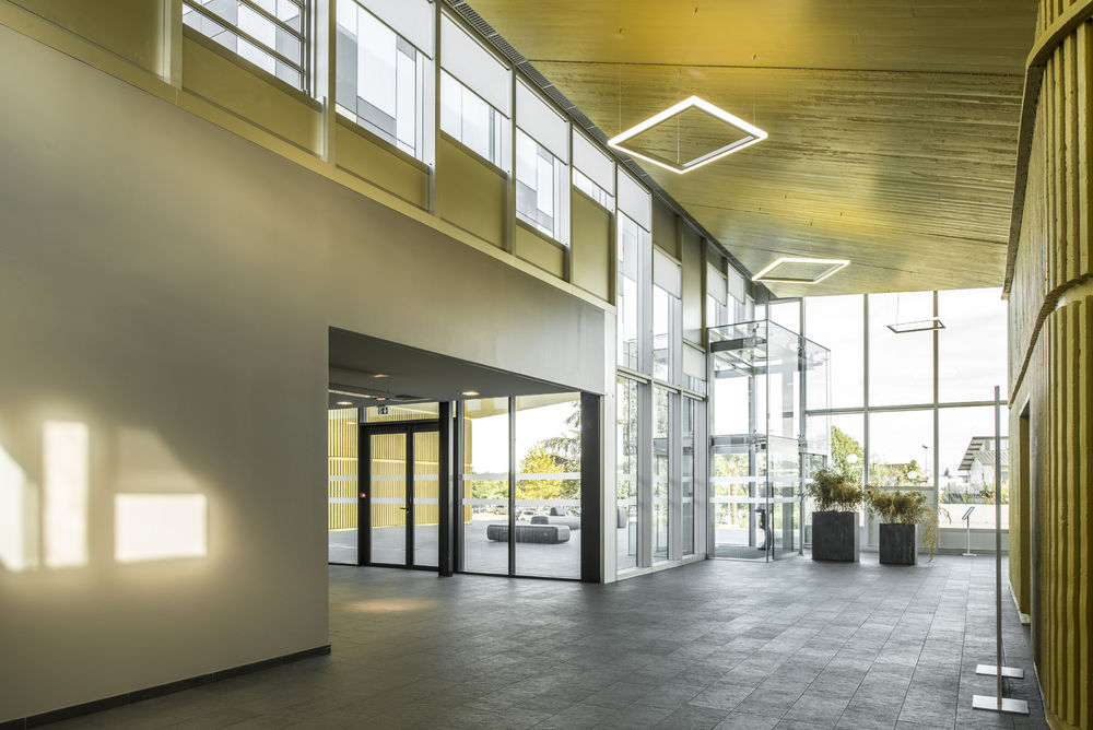 LCR ARCHITECTES 重塑欧瑞利斯总部，呈现环保科技美学