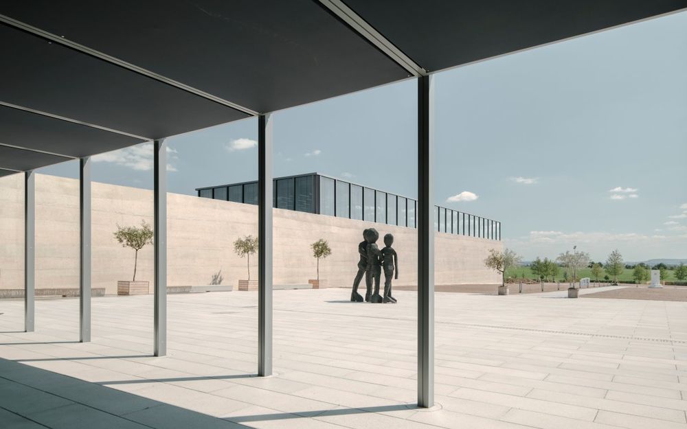 David Chipperfield 打造嵌入景观的 Wurth 公司活动中心