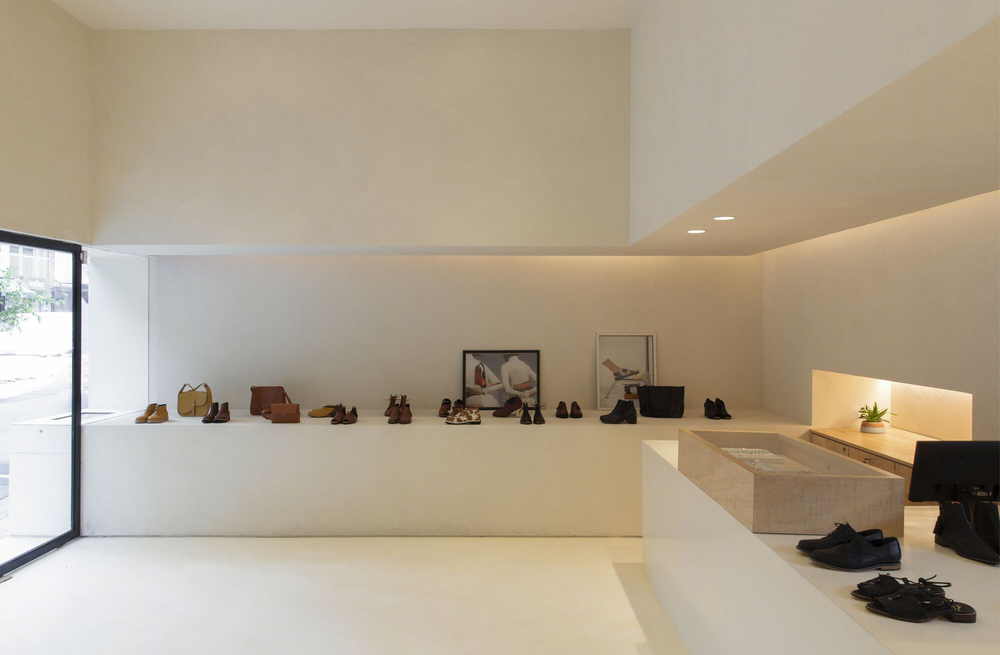AR Arquitetos 打造融贯环境的鞋店设计