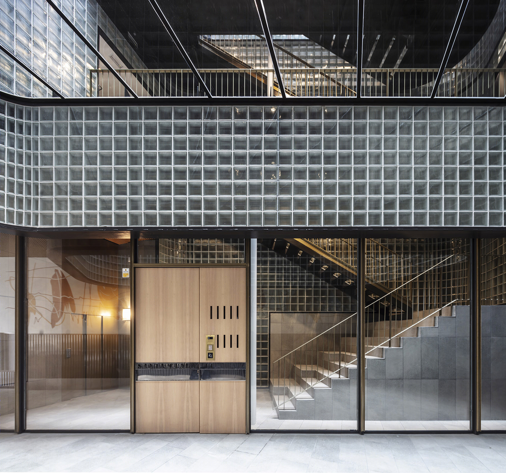嵌入老建筑的“冰块” - Sta Clara 11 大楼