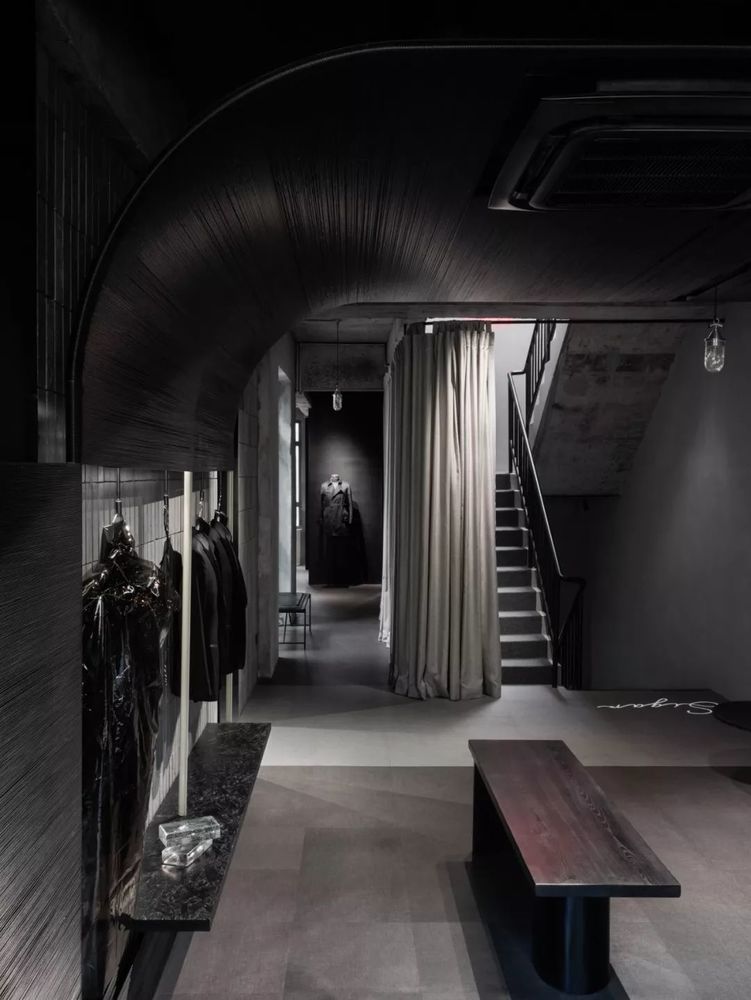 佛山 Sigar Bespoke 高级西服定制店，布料装置艺术空间