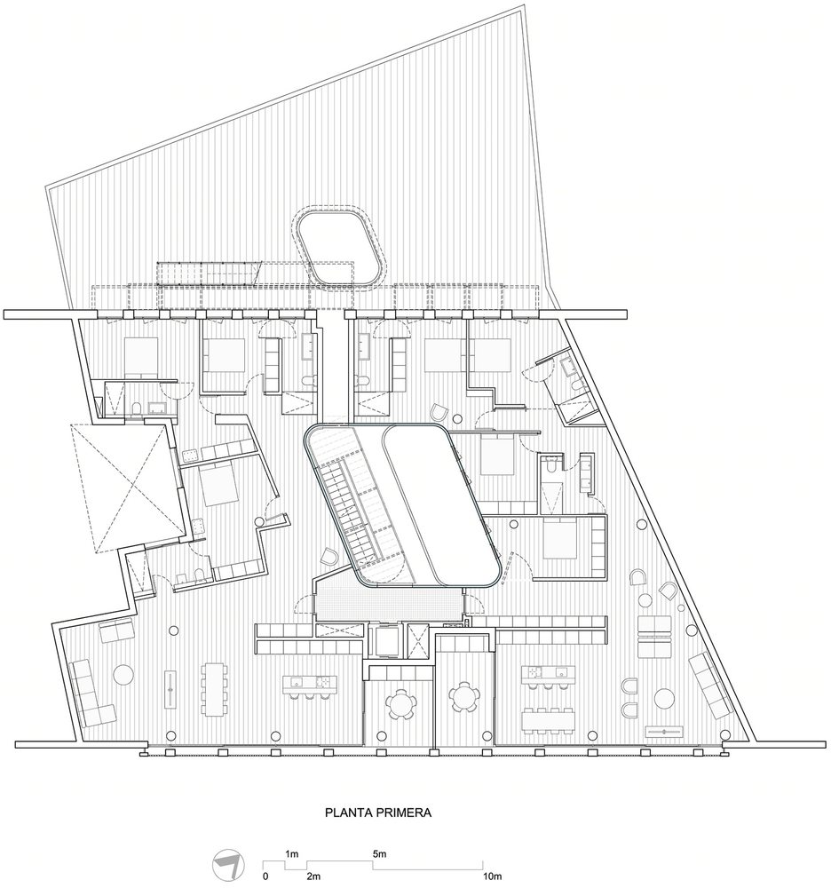 嵌入老建筑的“冰块” - Sta Clara 11 大楼