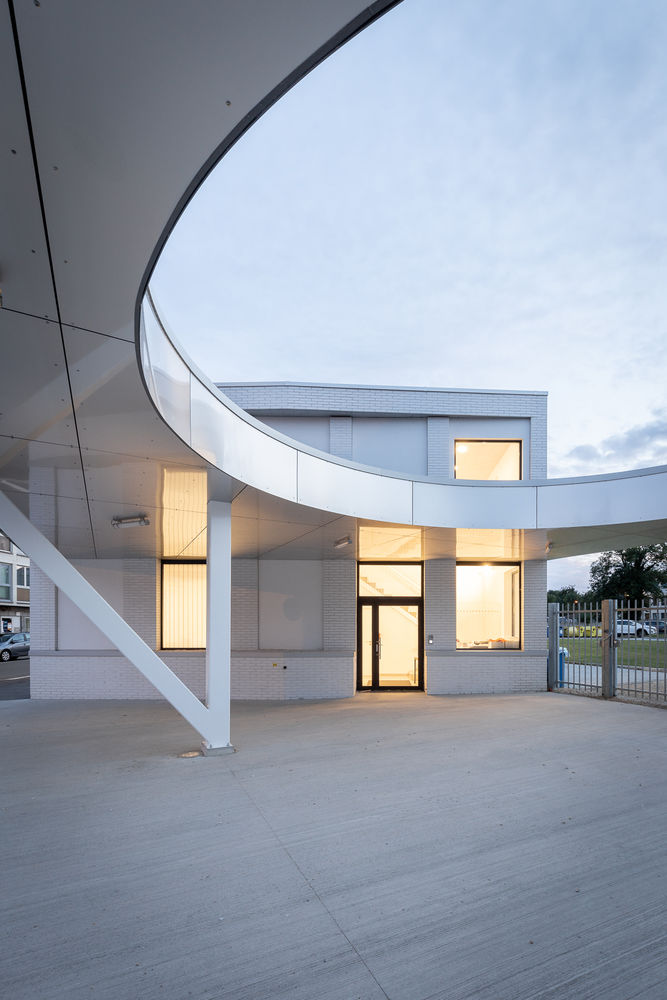 Marcinelle II School | 绿色校园的边界之美