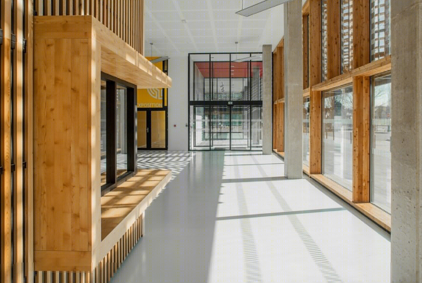 贡比涅大学技术楼 | 木格栅与双层高的室内空间