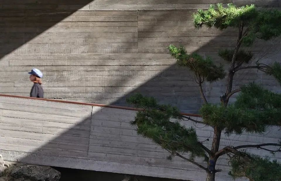娘子关游客服务中心——自然山体风貌与建筑的完美融合