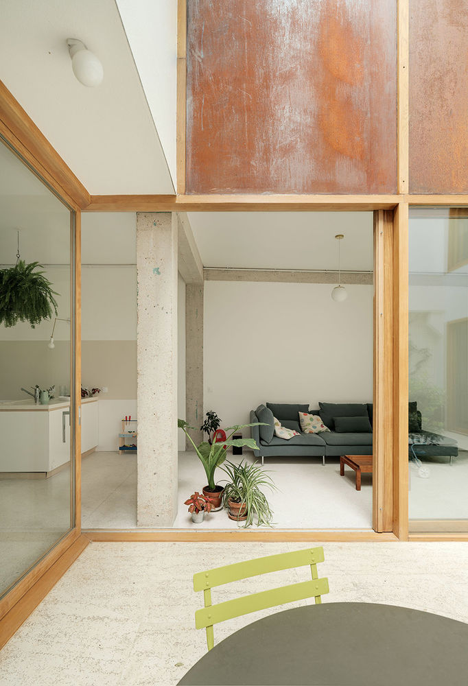 Polonceau 街住宅与工作室 | 底层改造实现宜居性