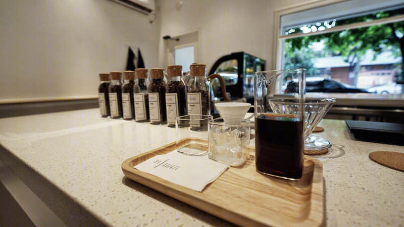 31_Coffee Brewer | 白色木纹的半开放式咖啡空间