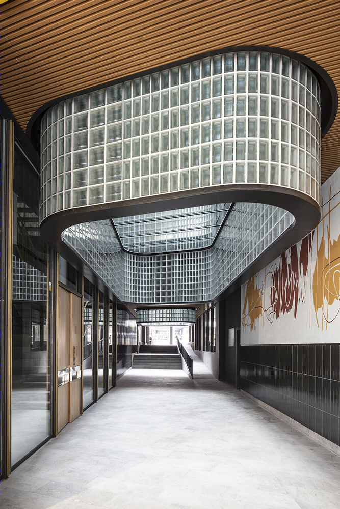 嵌入老建筑的“冰块” - Sta Clara 11 大楼