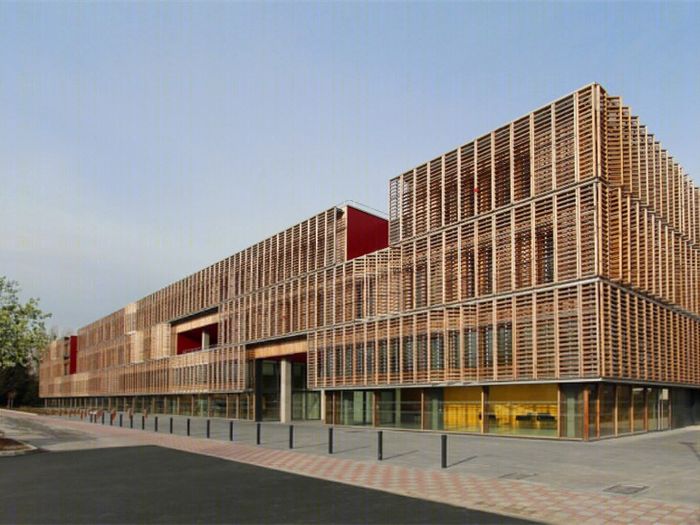 贡比涅大学技术楼 | 木格栅与双层高的室内空间