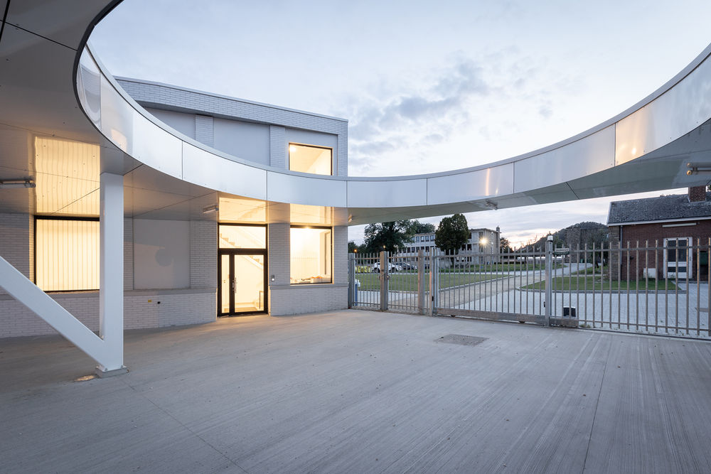 Marcinelle II School | 绿色校园的边界之美