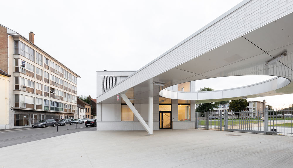 Marcinelle II School | 绿色校园的边界之美