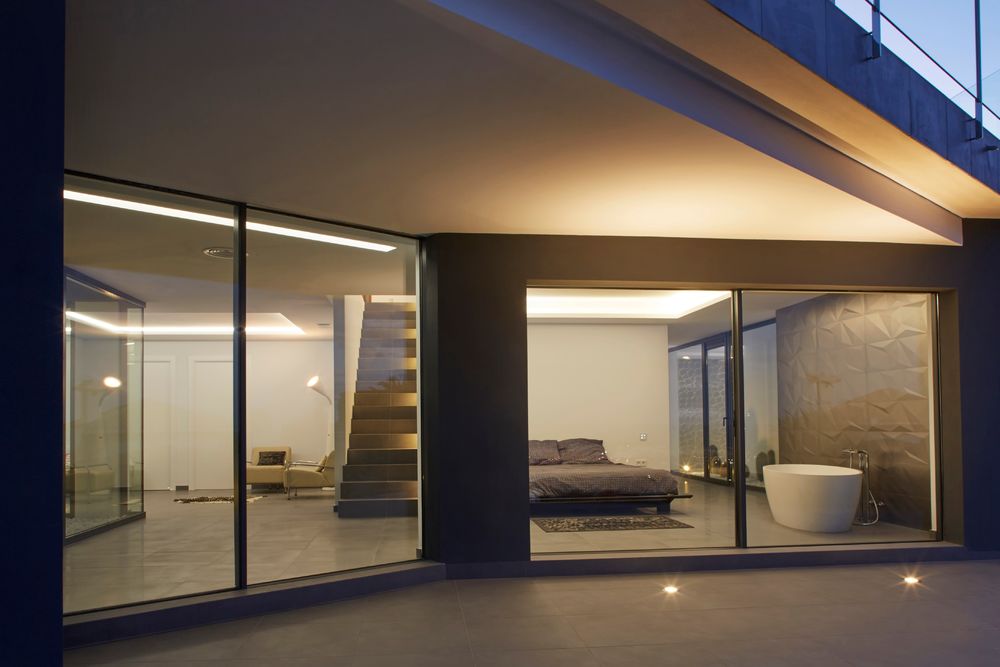 "Medussa House" 依山就势，充分利用自然光