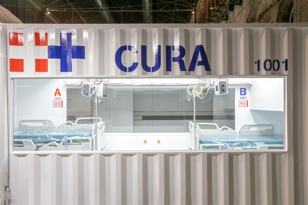 疫情下的紧急救治室——集装箱改建的 ICU 病房