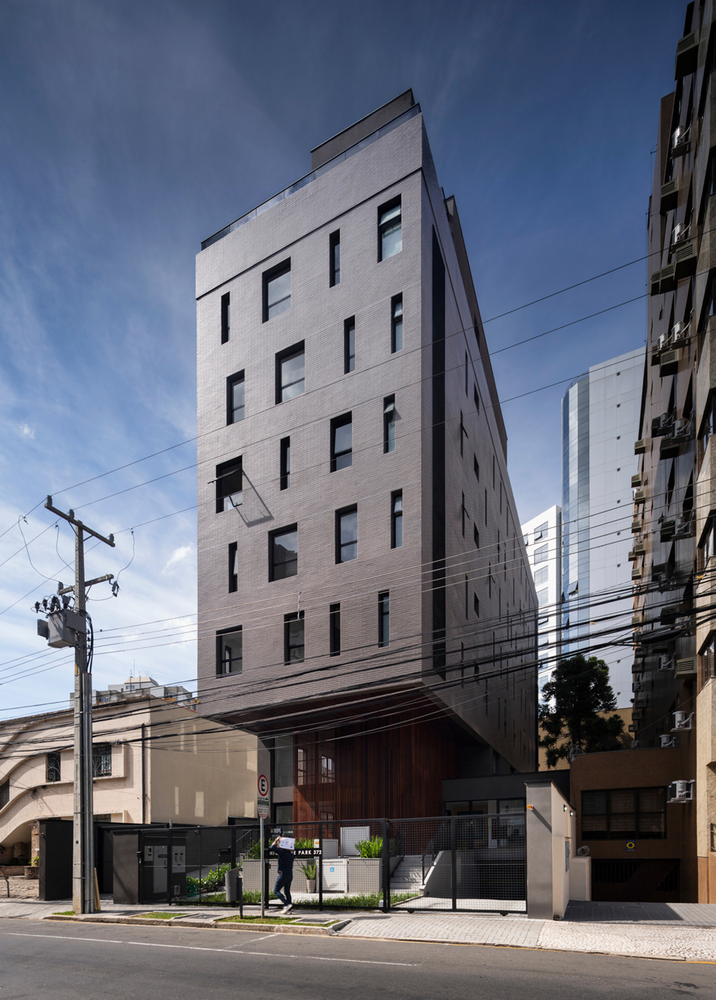 Curitiba 公寓建筑，融入城市景观与 High Line Park 的和谐之作