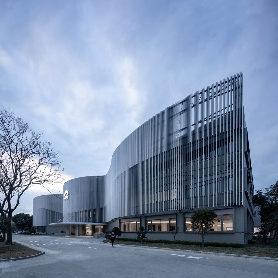 上海蔚来汽车交付中心 | Kokaistudios 打造工业风地标