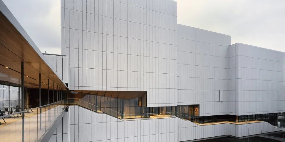 隈研吾新作 | Grand morillon 学生宿舍，建筑与人行通道的完美融合