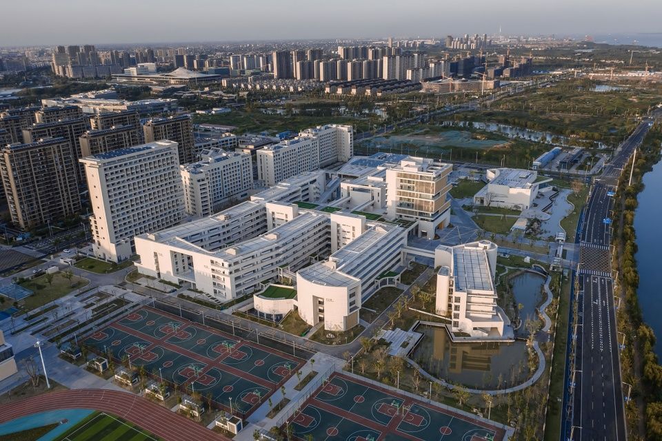 江苏省靖江高级中学新校区 | 互动界面与功能复合的空间设计