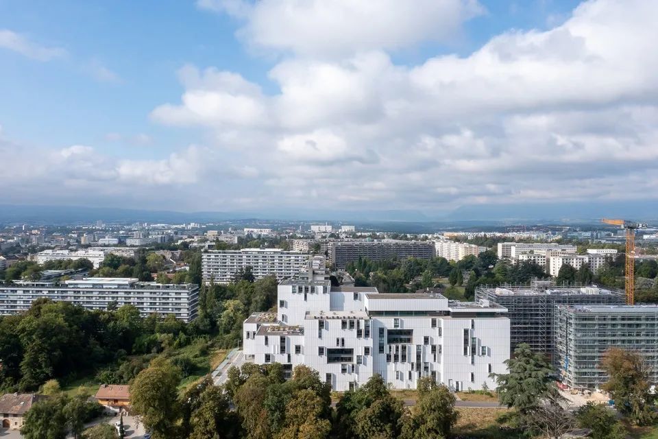 隈研吾新作 | Grand morillon 学生宿舍，建筑与人行通道的完美融合