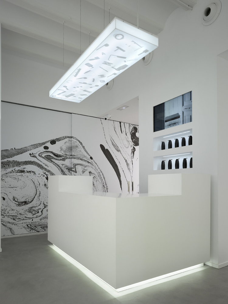 西班牙"El Picaporte"展厅 | 水滴元素展现产品魅力