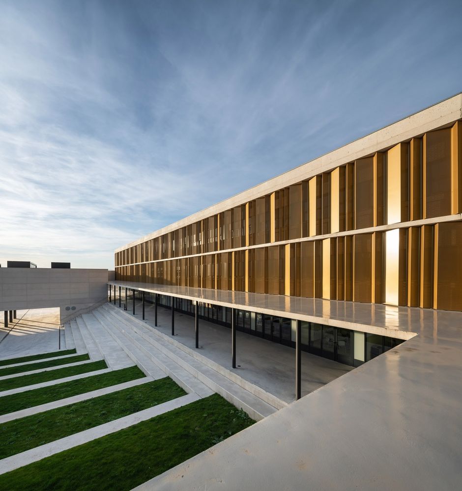 Salesianos Pamplona 工艺学校 | 柔性连接的城市建筑群