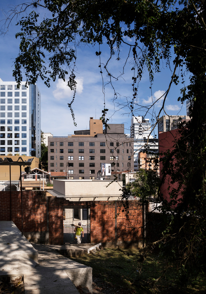 Curitiba 公寓建筑，融入城市景观与 High Line Park 的和谐之作